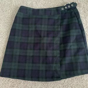 Plaid skirt with buckle